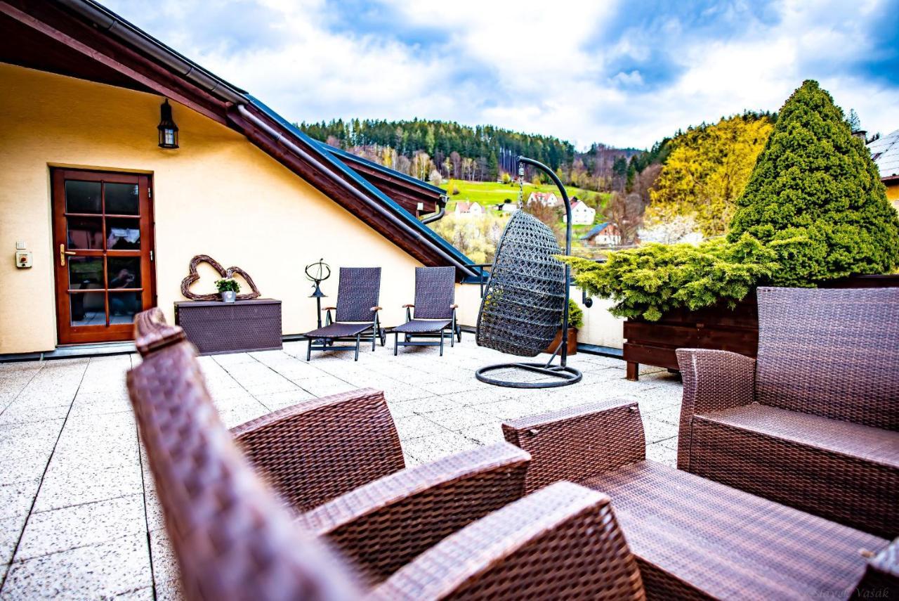 Penzion A Restaurace Stare Casy Horní Bečva Exteriör bild