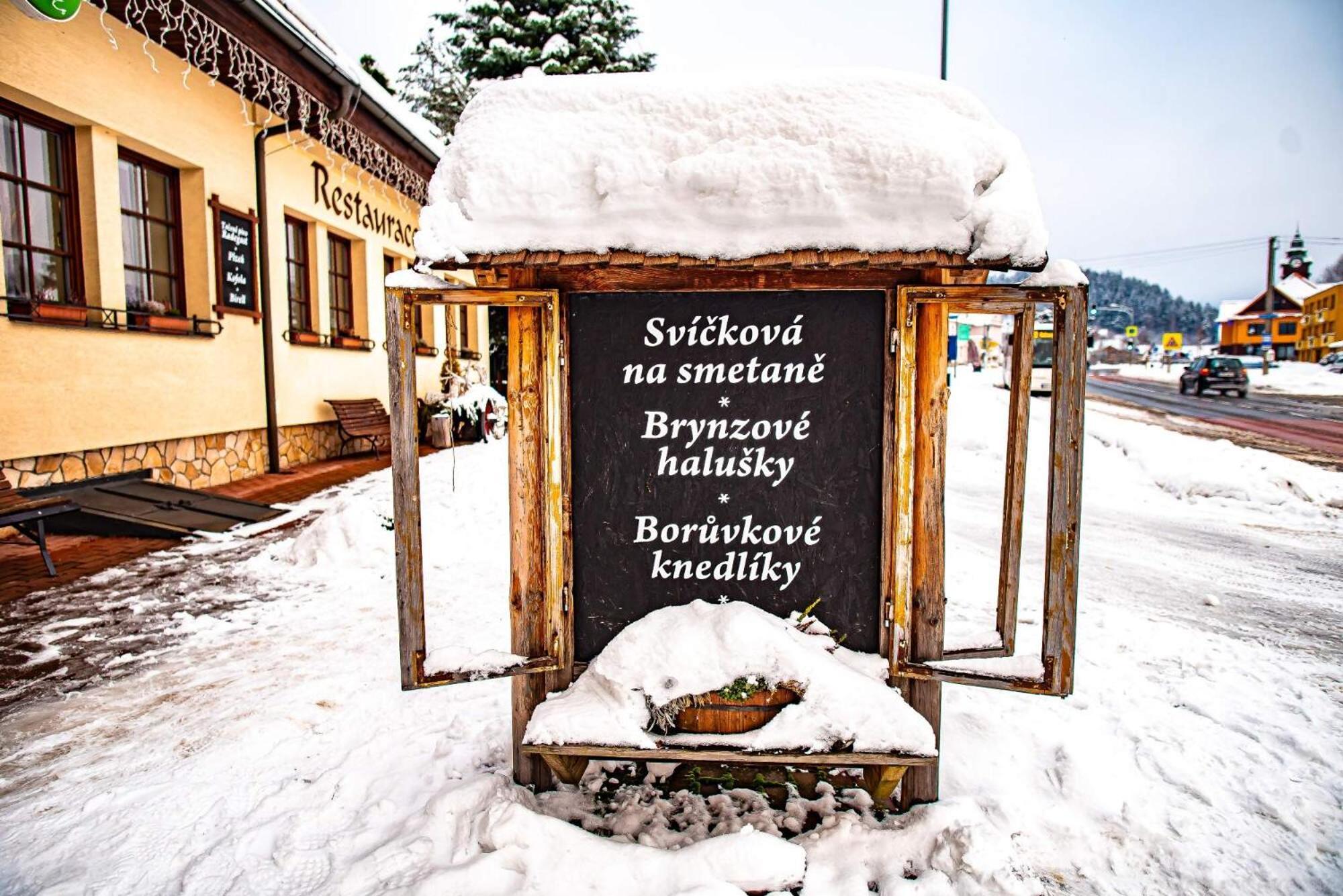 Penzion A Restaurace Stare Casy Horní Bečva Exteriör bild