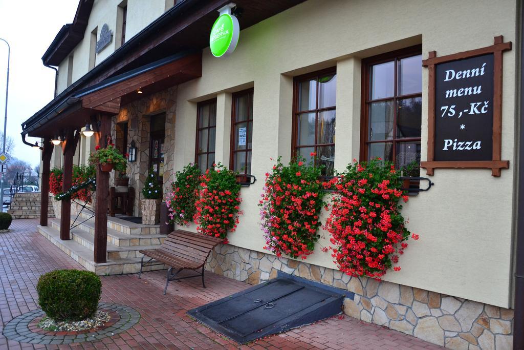 Penzion A Restaurace Stare Casy Horní Bečva Exteriör bild